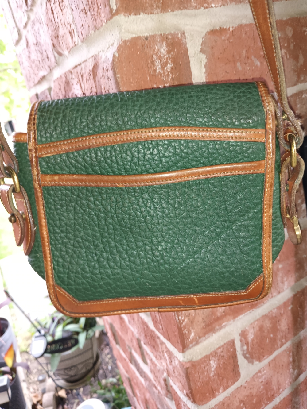 Vintage To She's WorseDooney & Bourke Green Leather Crossbody with Tan Trim